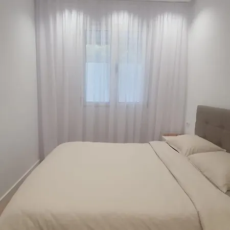 Alle's Komuna Parisit Lux Tirana