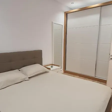 Alle's Komuna Parisit Lux * Tirana