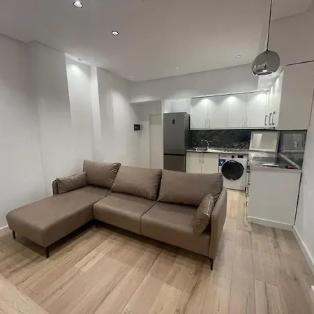 Apartment Alle's Komuna Parisit Lux
