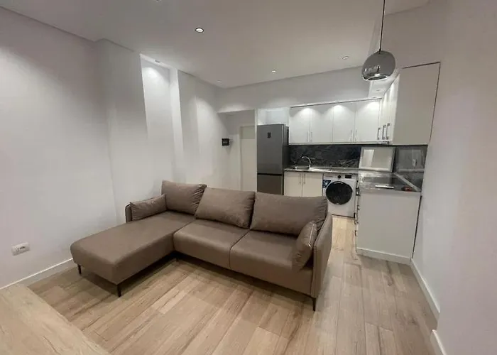 Apartment Alle's Komuna Parisit Lux