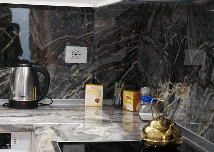 Alle's Komuna Parisit Lux Tirana