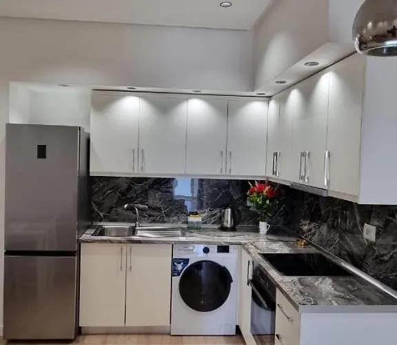 Alle's Komuna Parisit Lux * Tirana