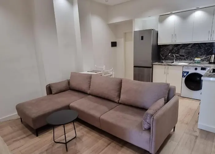 Apartment Alle's Komuna Parisit Lux *