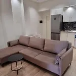 Apartment Alle's Komuna Parisit Lux *