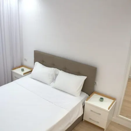Alle's Komuna Parisit Lux Apartament