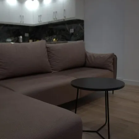 Alle's Komuna Parisit Lux 아파트