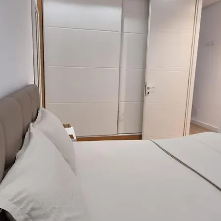 Apartmán Alle's Komuna Parisit Lux