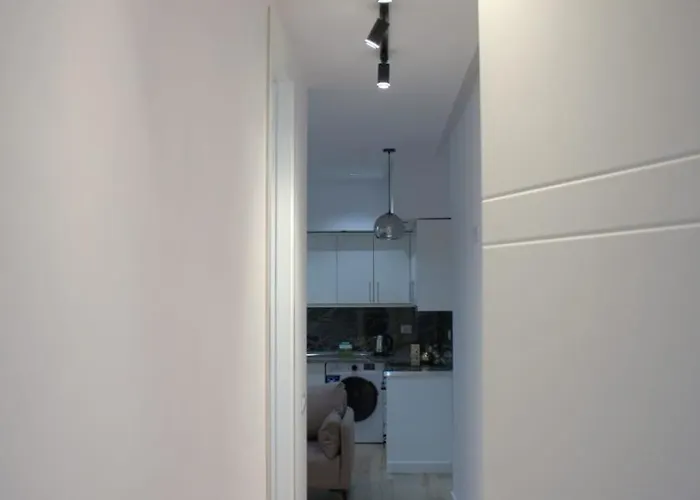 Alle's Komuna Parisit Lux *