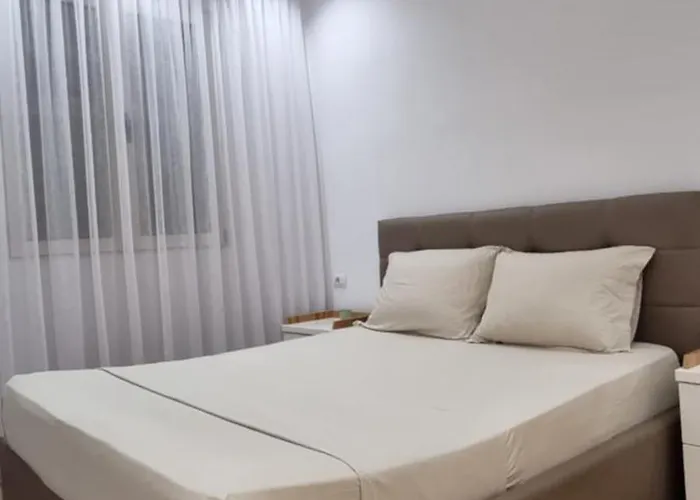 아파트 Alle's Komuna Parisit Lux 티라나